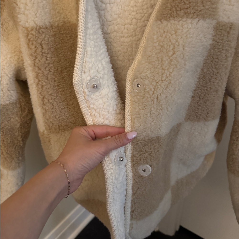 Collarless Checkered Shearling Jacket - Picture 4 of 6